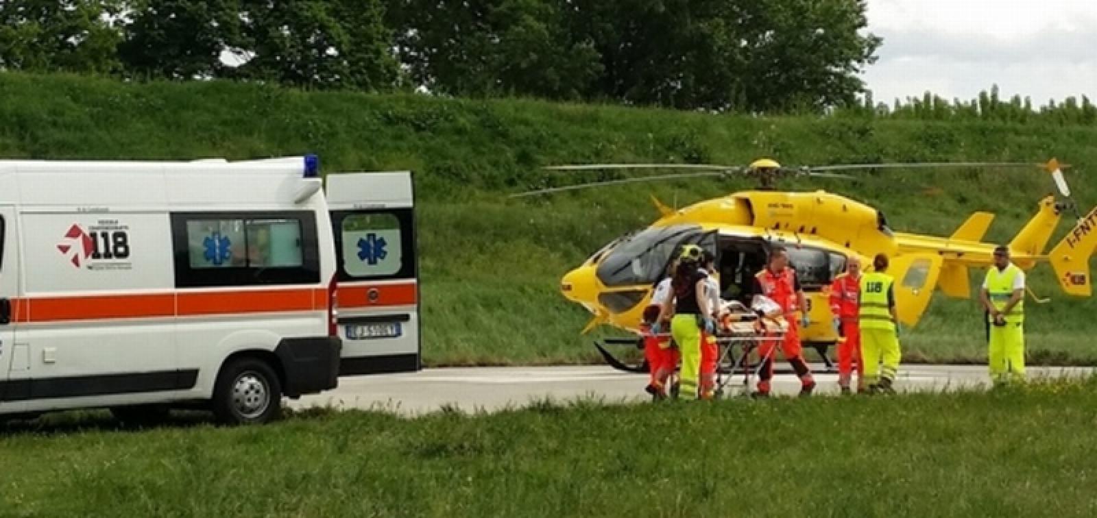 Tremendo schianto frontale, 55enne in fin di vita