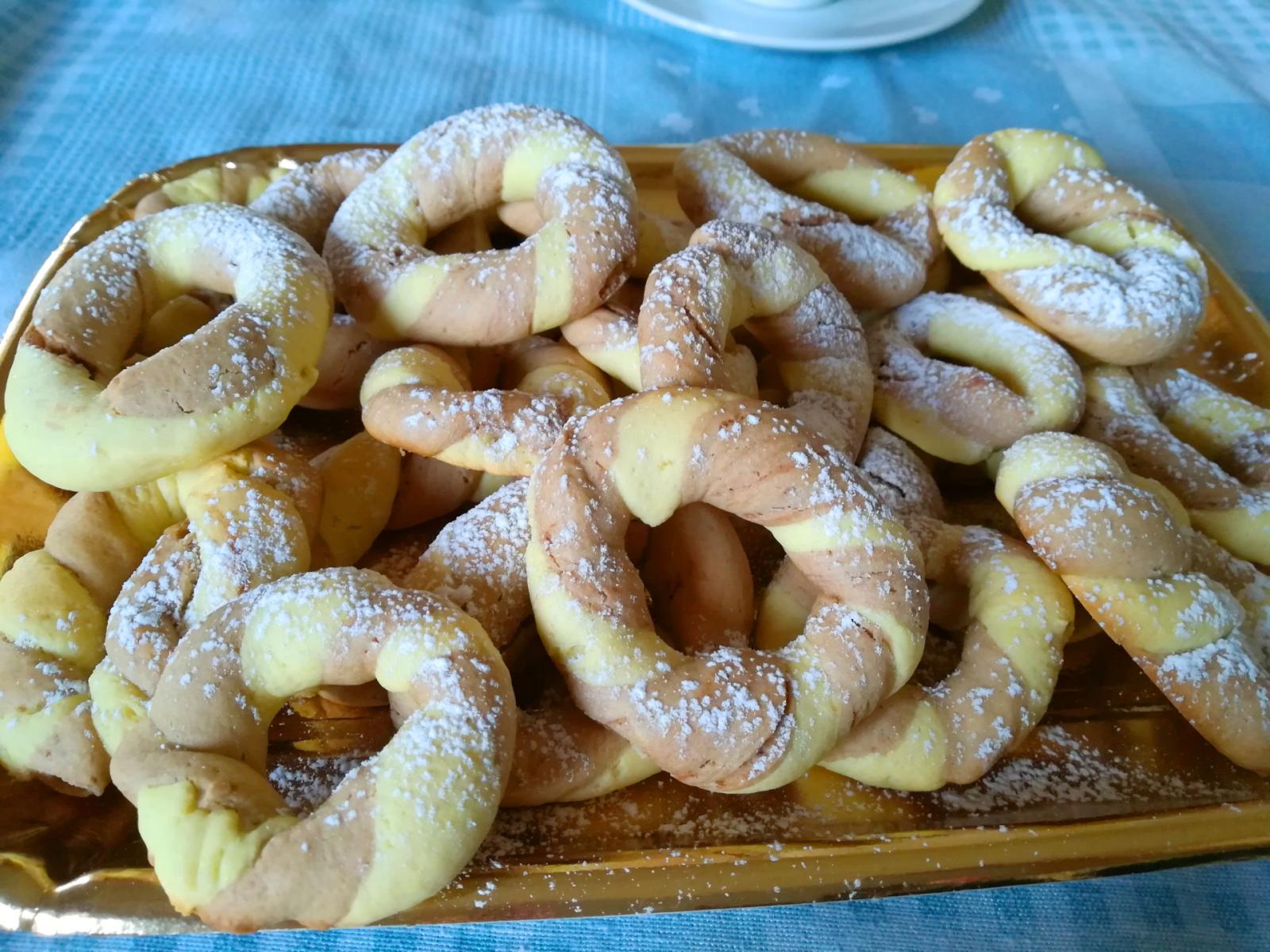 Dolci abbracci al cacao golosi ad ogni morso