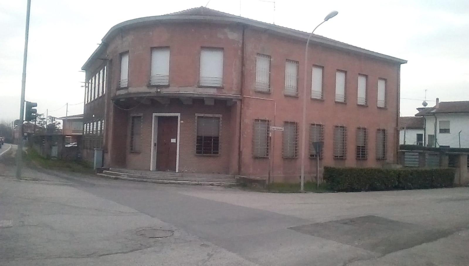 Comune, due immobili in vendita