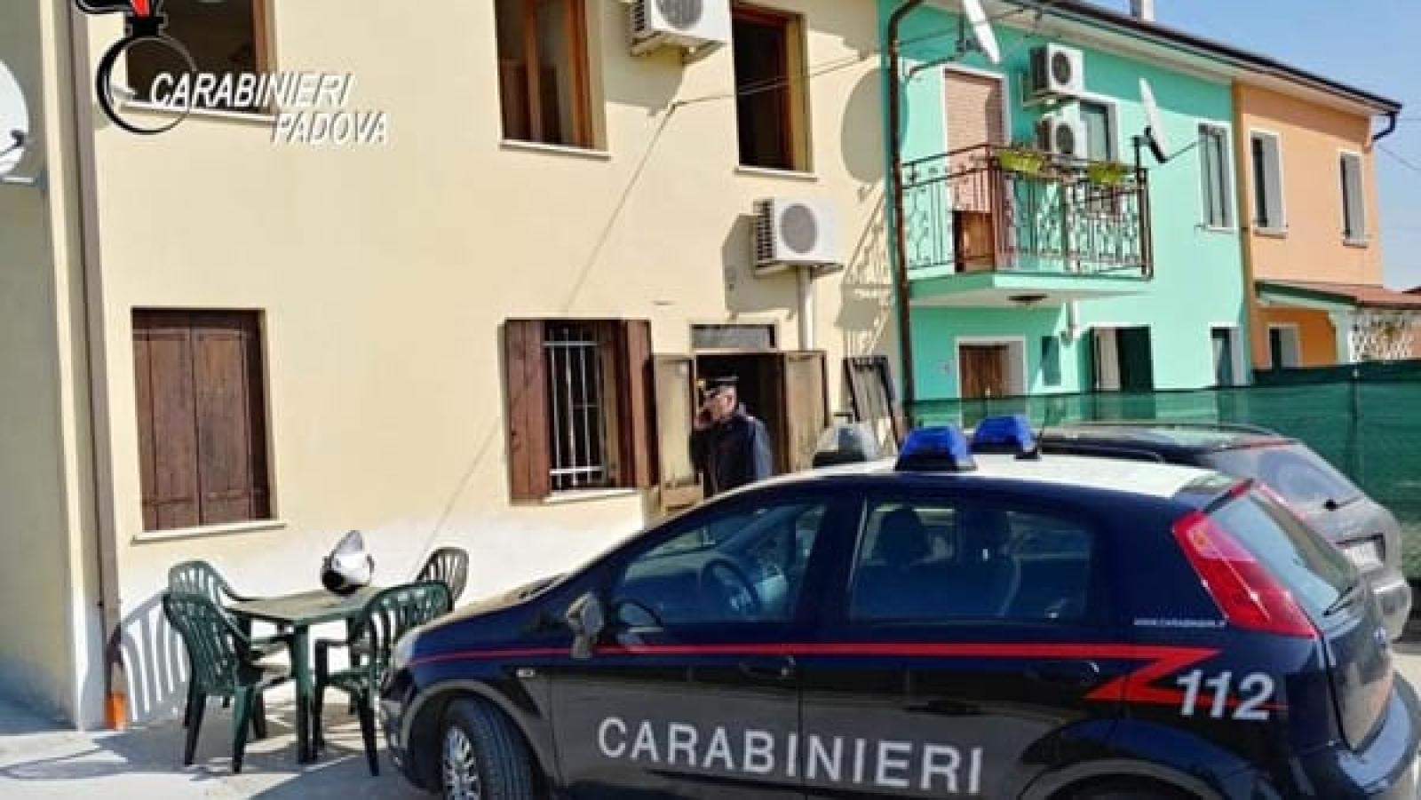Cucina in fiamme: uomo di 53 anni muore soffocato