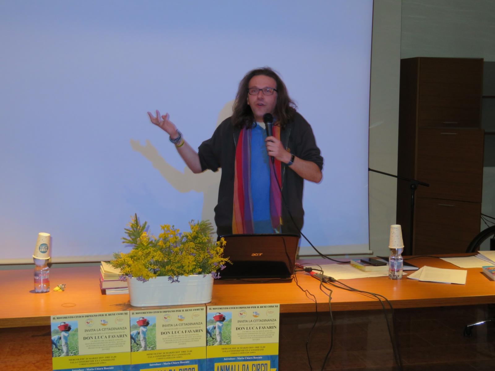 "Persone trattate come bestie"