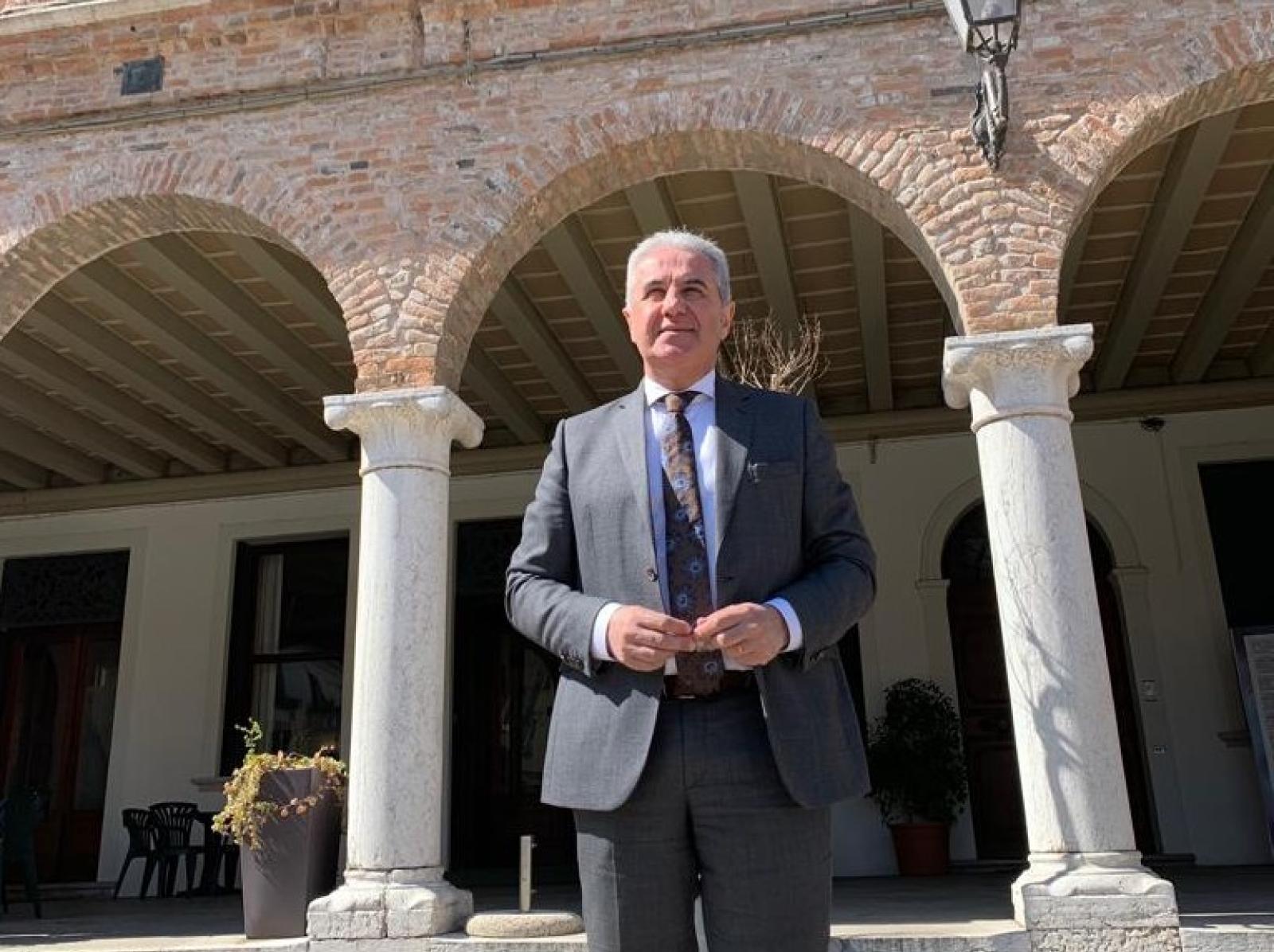 Viaro corre col centrodestra