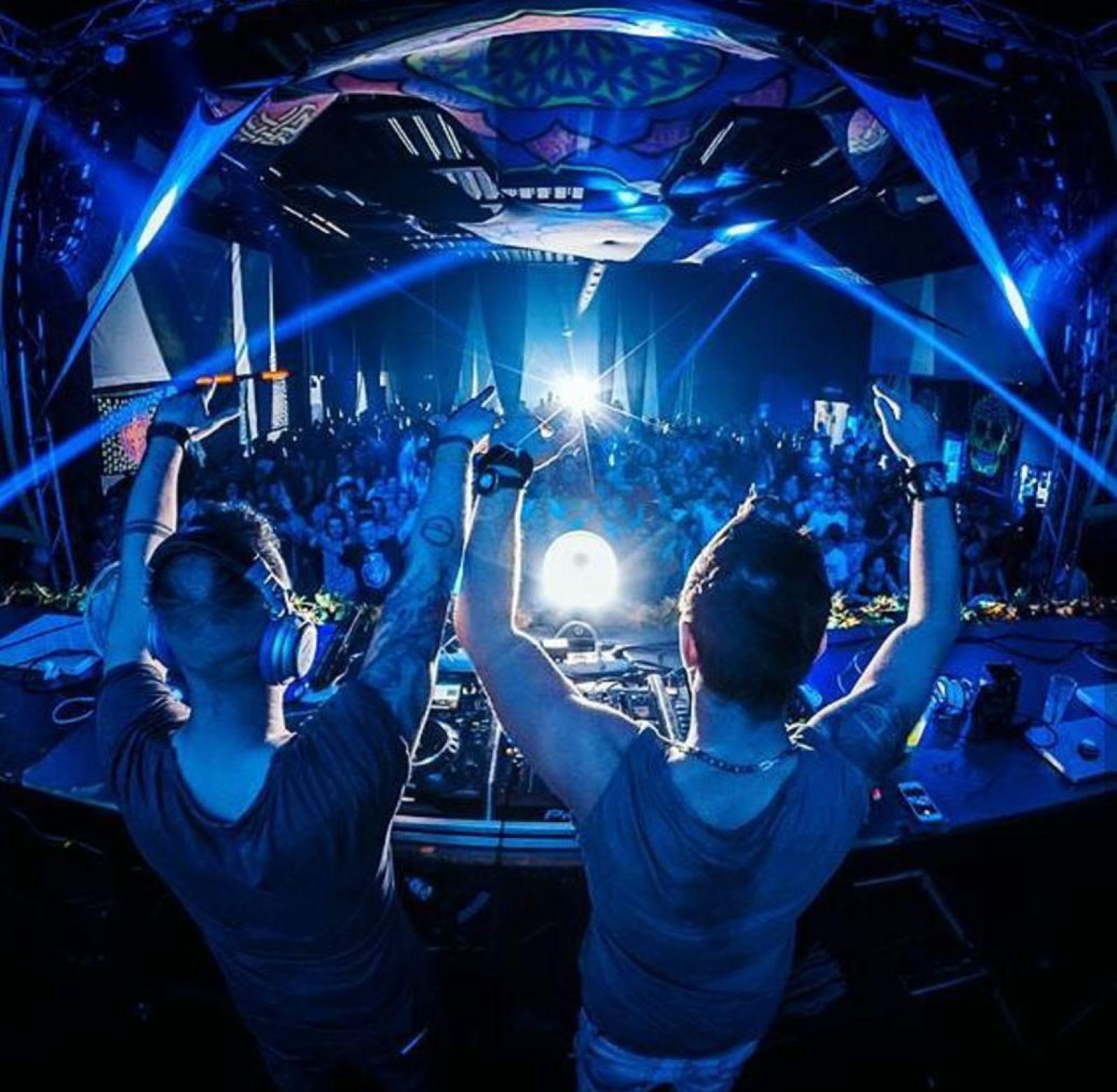 Due ragazzini di 15 anni in coma etilico, sigilli alla discoteca