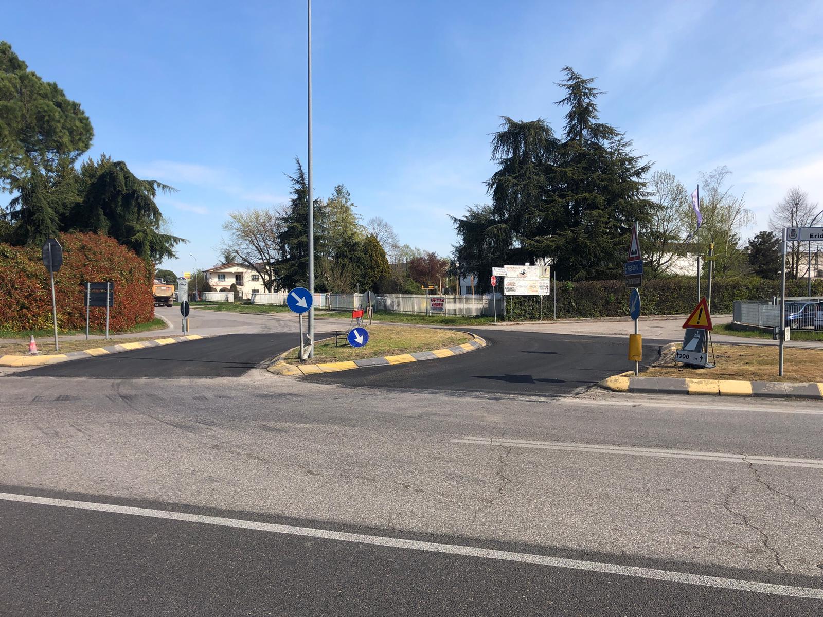 Incrocio asfaltato e in sicurezza