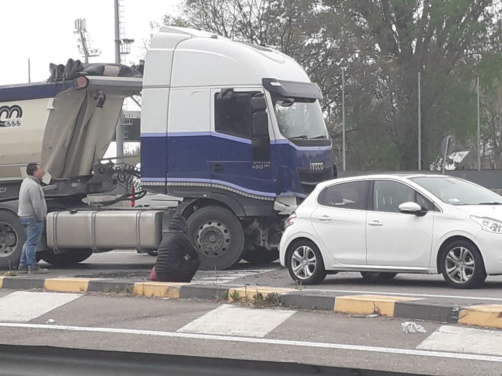 Schianto alla rotatoria