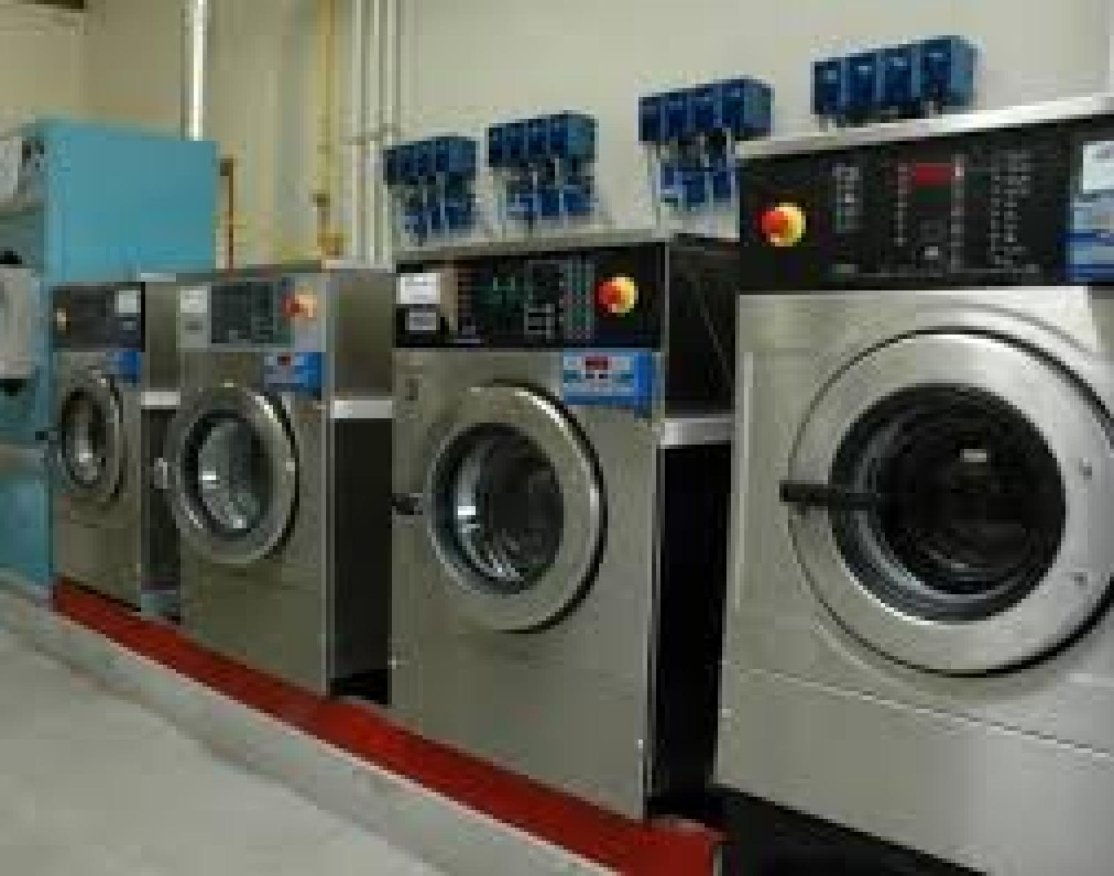 Razz&igrave;a nella lavanderia industriale