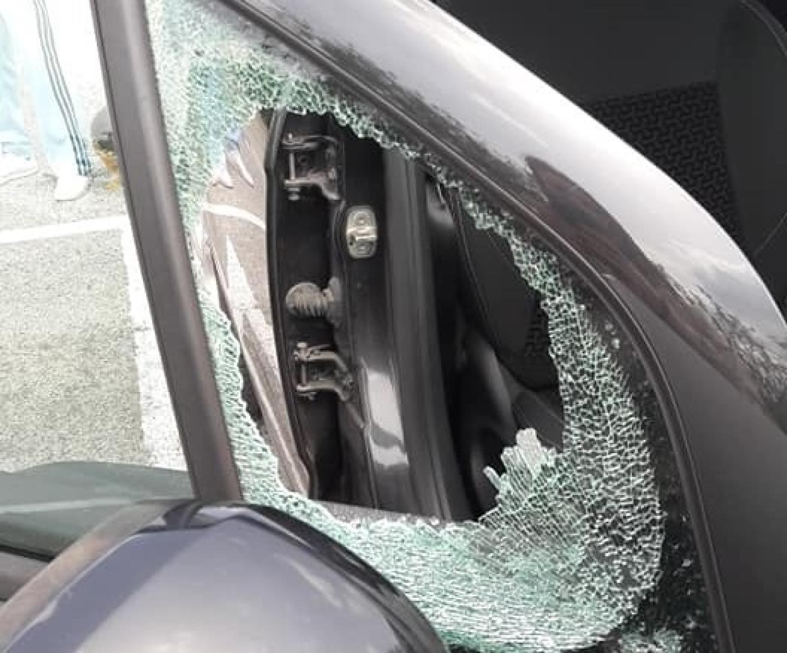 Pasquetta con spaccate sulle auto in Artessura