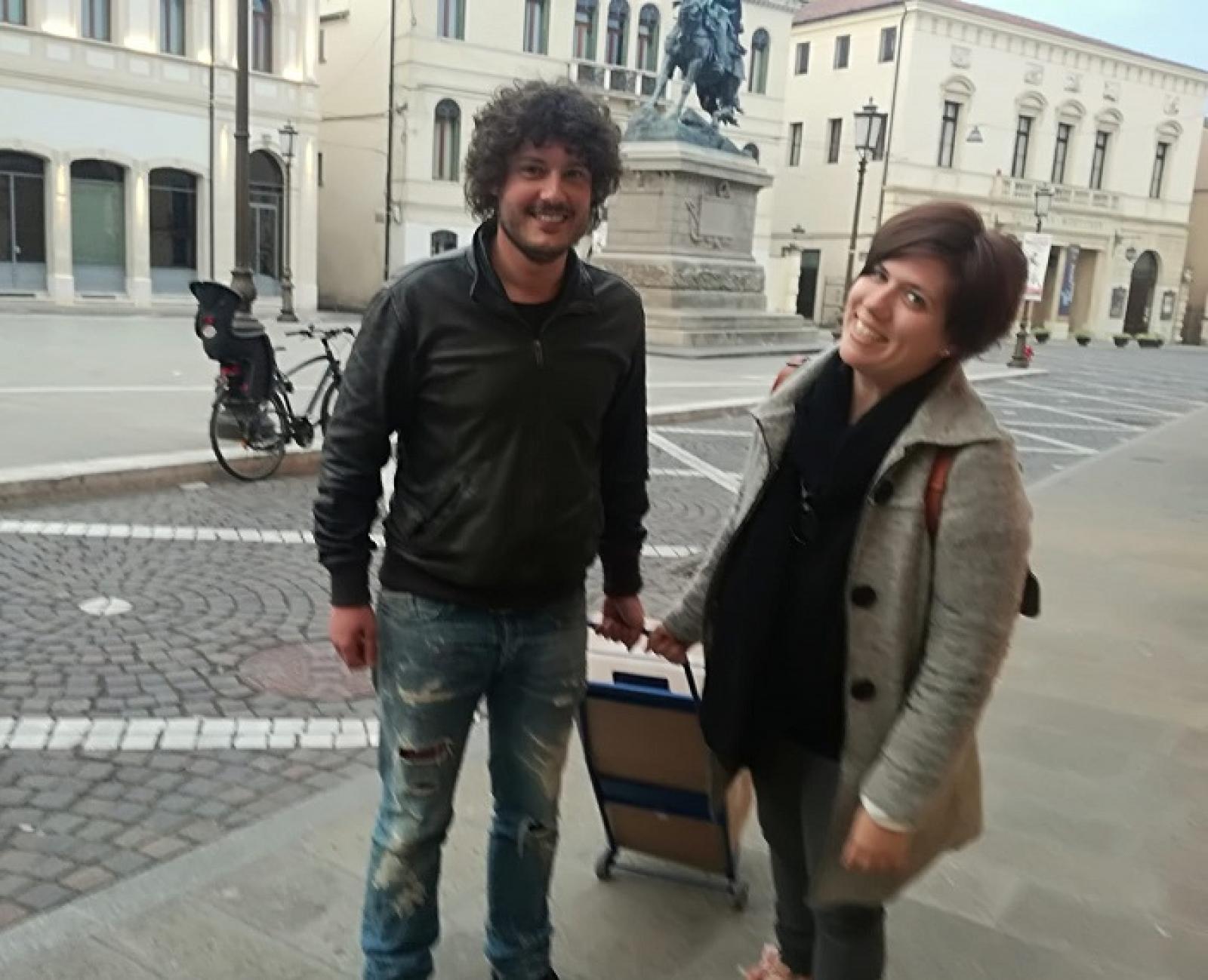 E adesso la citt&agrave; si tinge di arancione