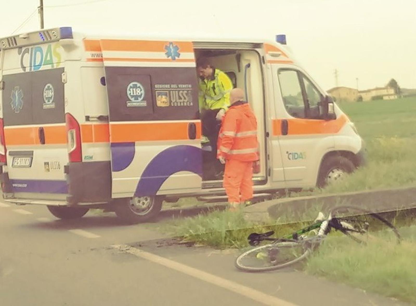 Ciclista falciato: &egrave; gravissimo