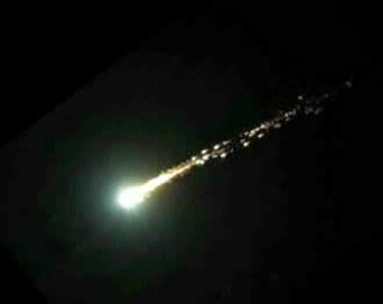 Una meteora illumina il cielo del Polesine