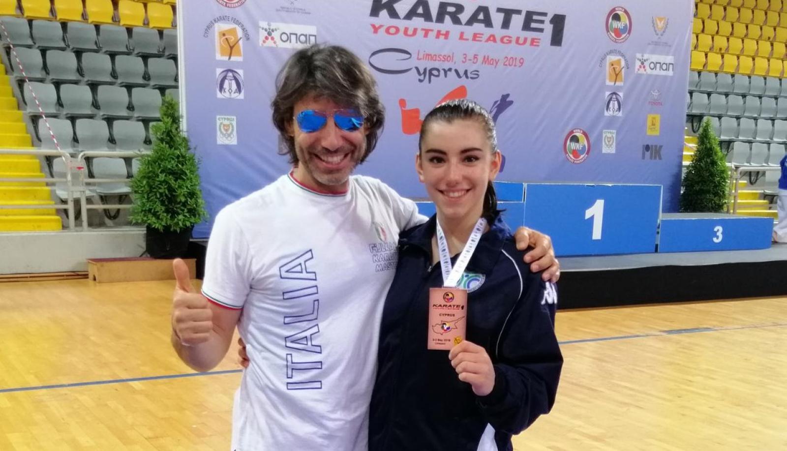 Elena Roversi sul podio a Cipro