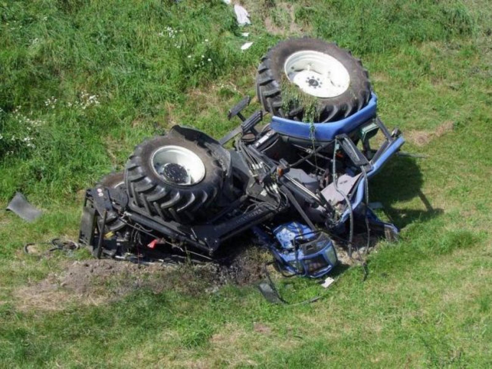 Schiacciato dal trattore ribaltato