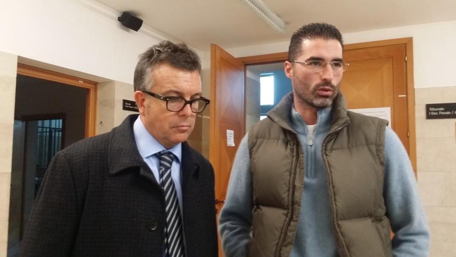 Spar&ograve; a un ladro, pesante condanna per il macellaio: "Mi vergogno di essere italiano"