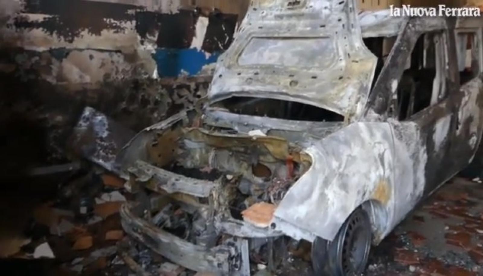 Fiamme nel magazzino comunale 