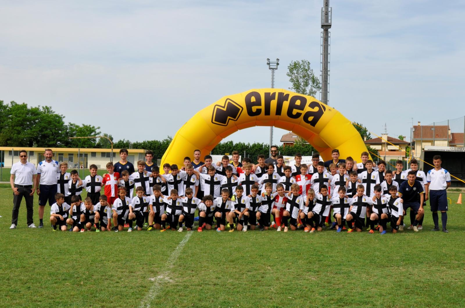 Un camp con i colori del Parma