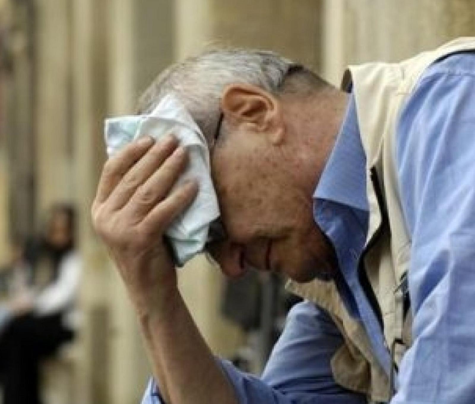 "Fa troppo caldo: aprite le porte del Comune agli anziani"