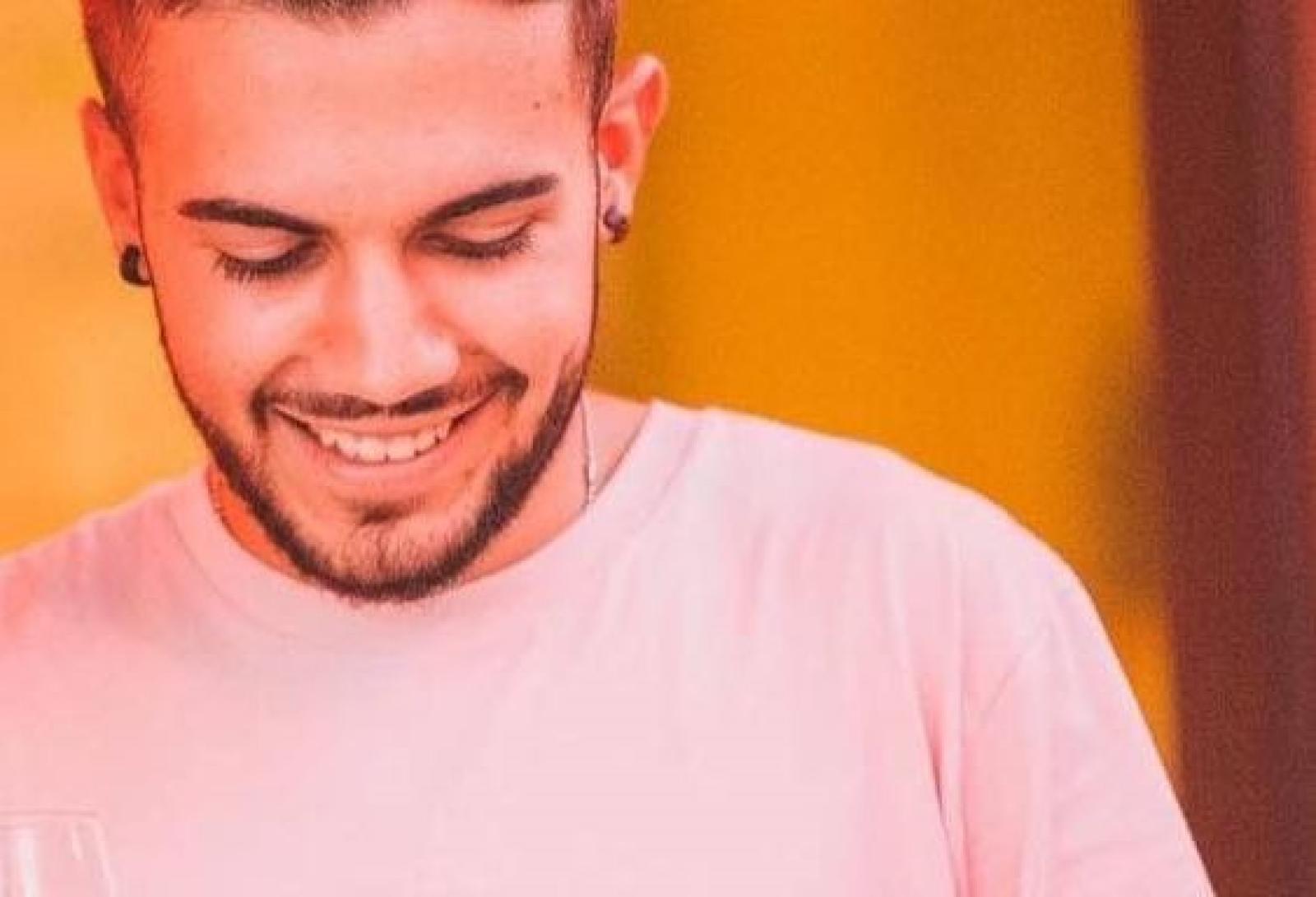 Tragedia sulla strada: muore in moto a 21 anni