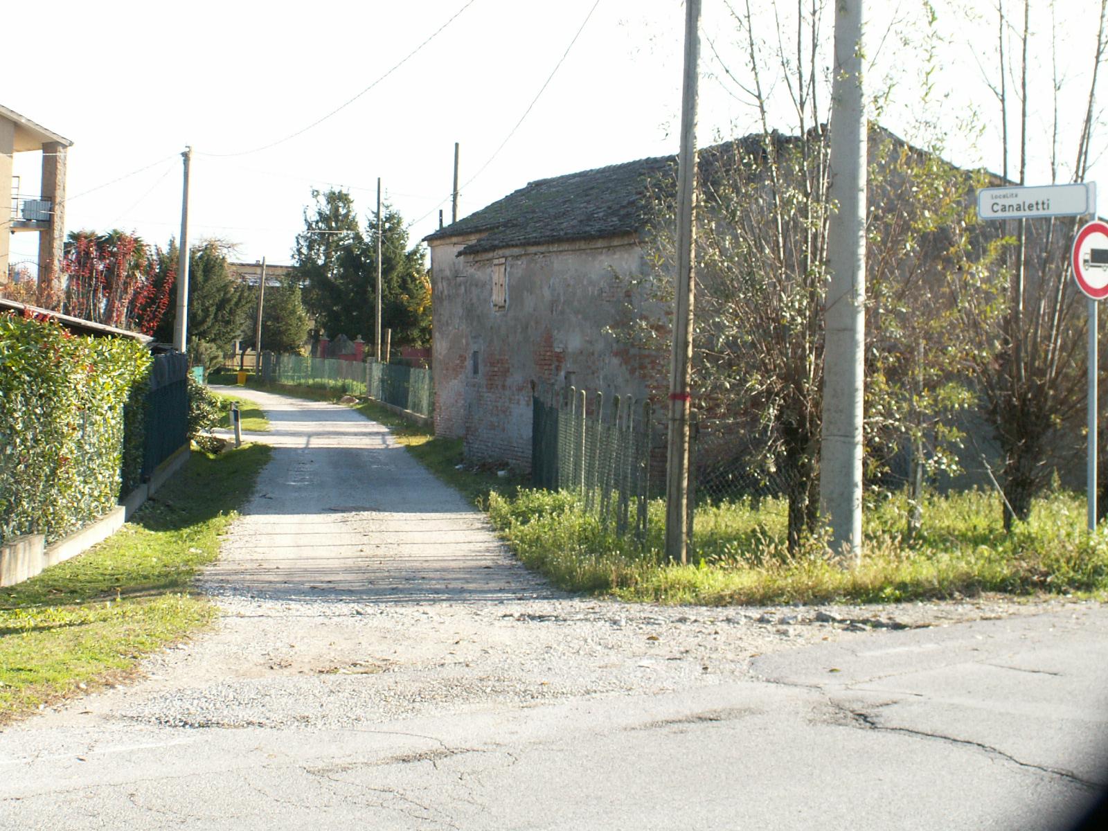 Strada chiusa, passano solo i residenti