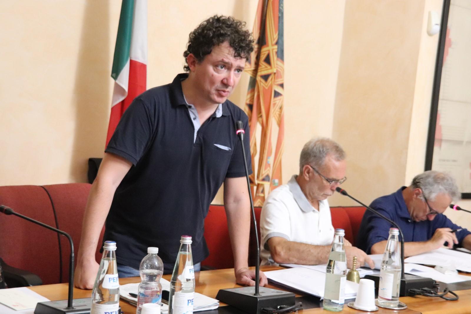 Cacciato per la pelle scura. "Colpa di chi alimenta l'odio"