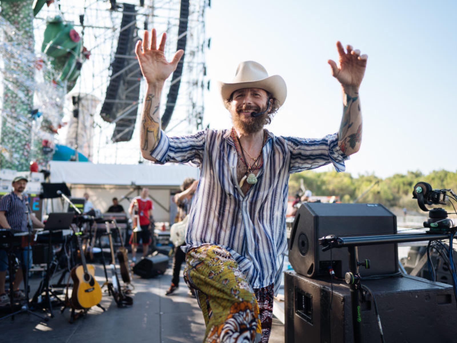 Ok al Jova beach party, Romea chiusa di notte