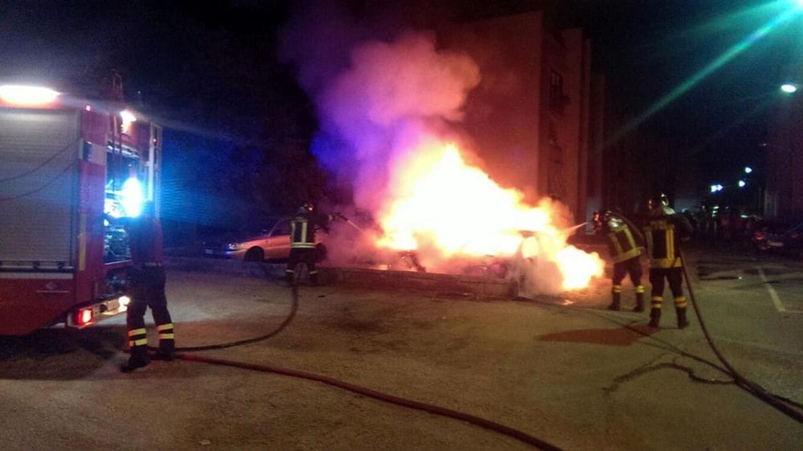 Deposito a fuoco, fumo e tanta paura