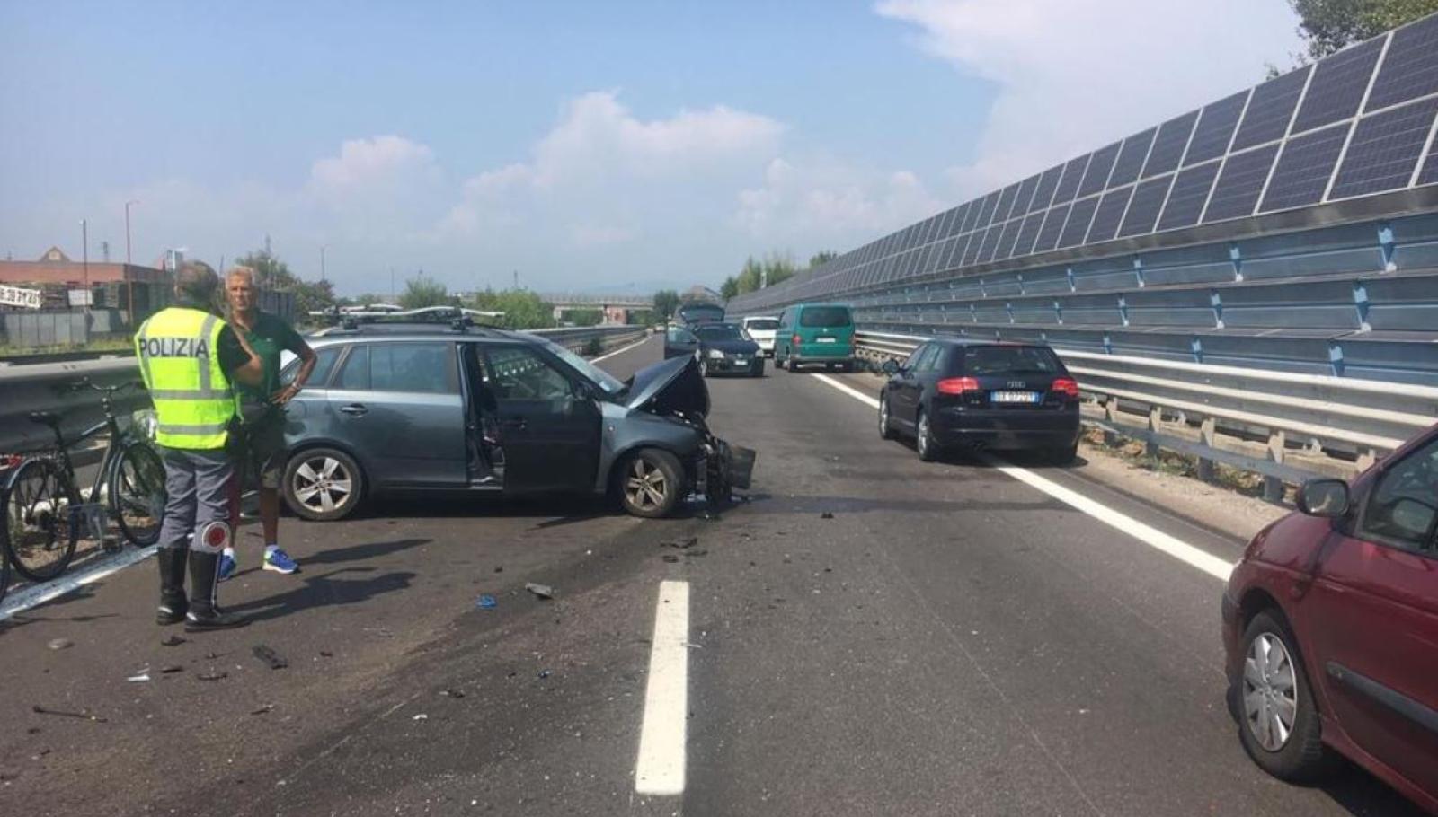 Terribile carambola in Transpolesana, auto distrutte