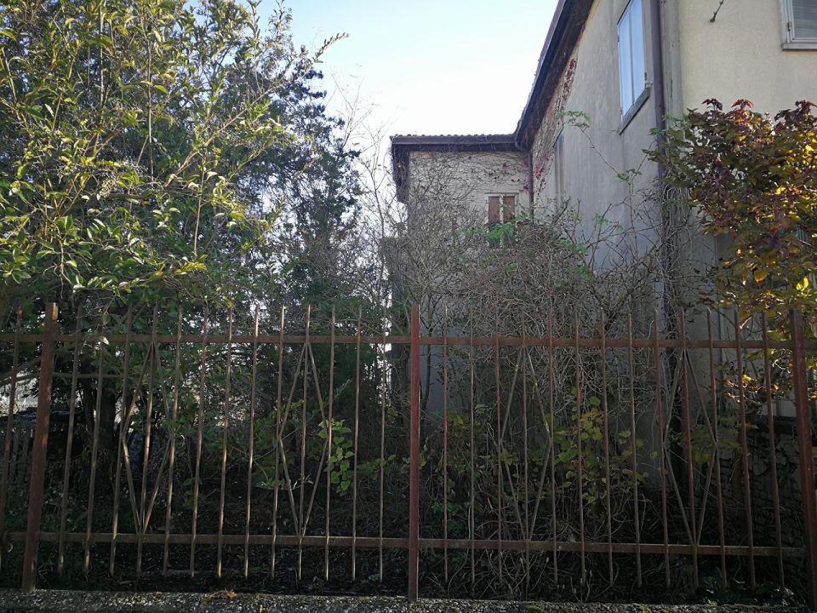 "Ex scuola fatiscente e pericolosa"