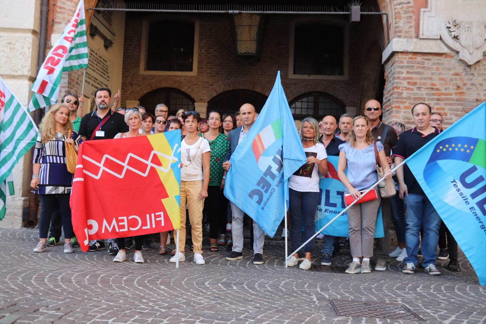 Trovato l'accordo, in 12 salvi subito, incentivi per gli altri