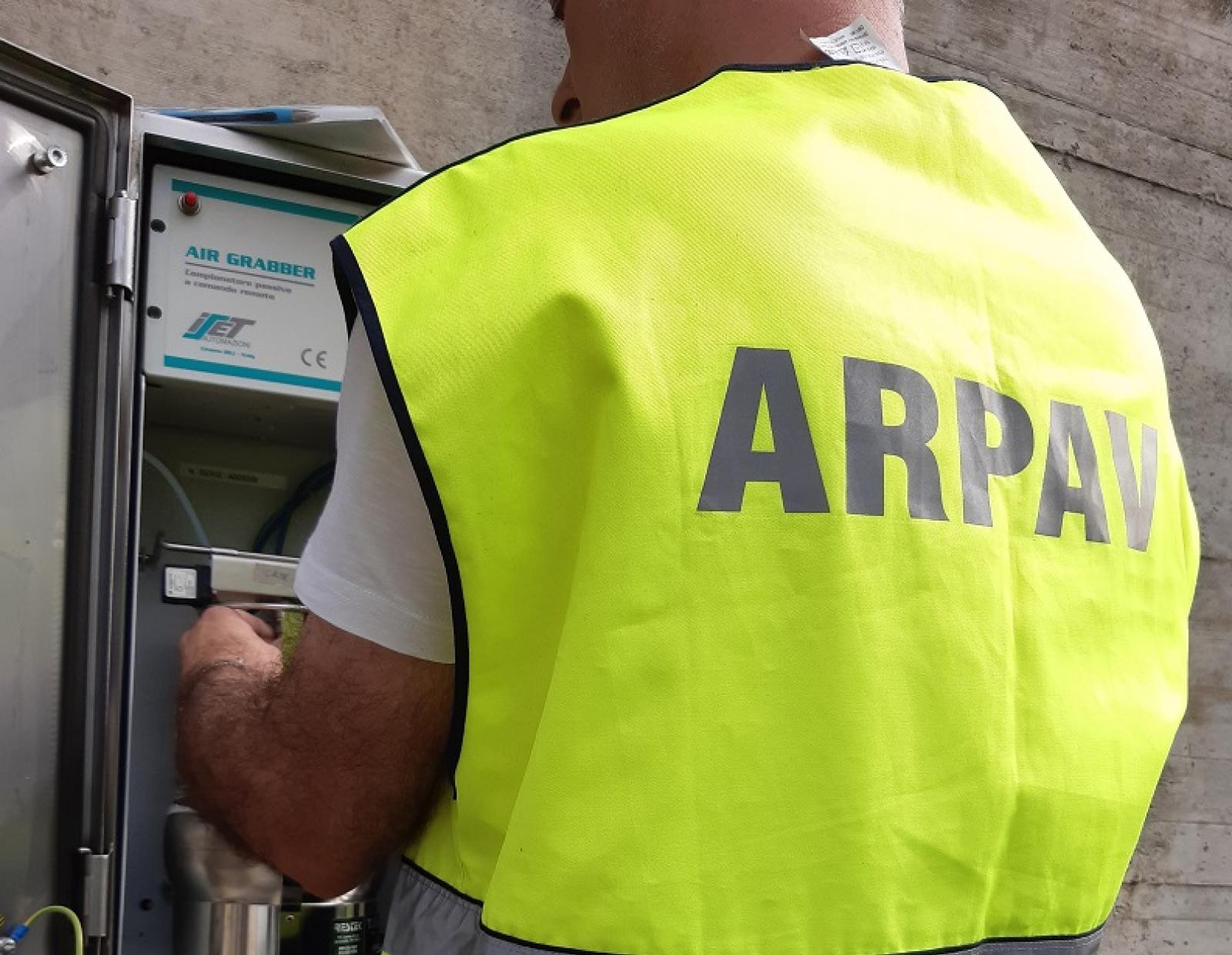 Incubo puzza, scatta il monitoraggio costante