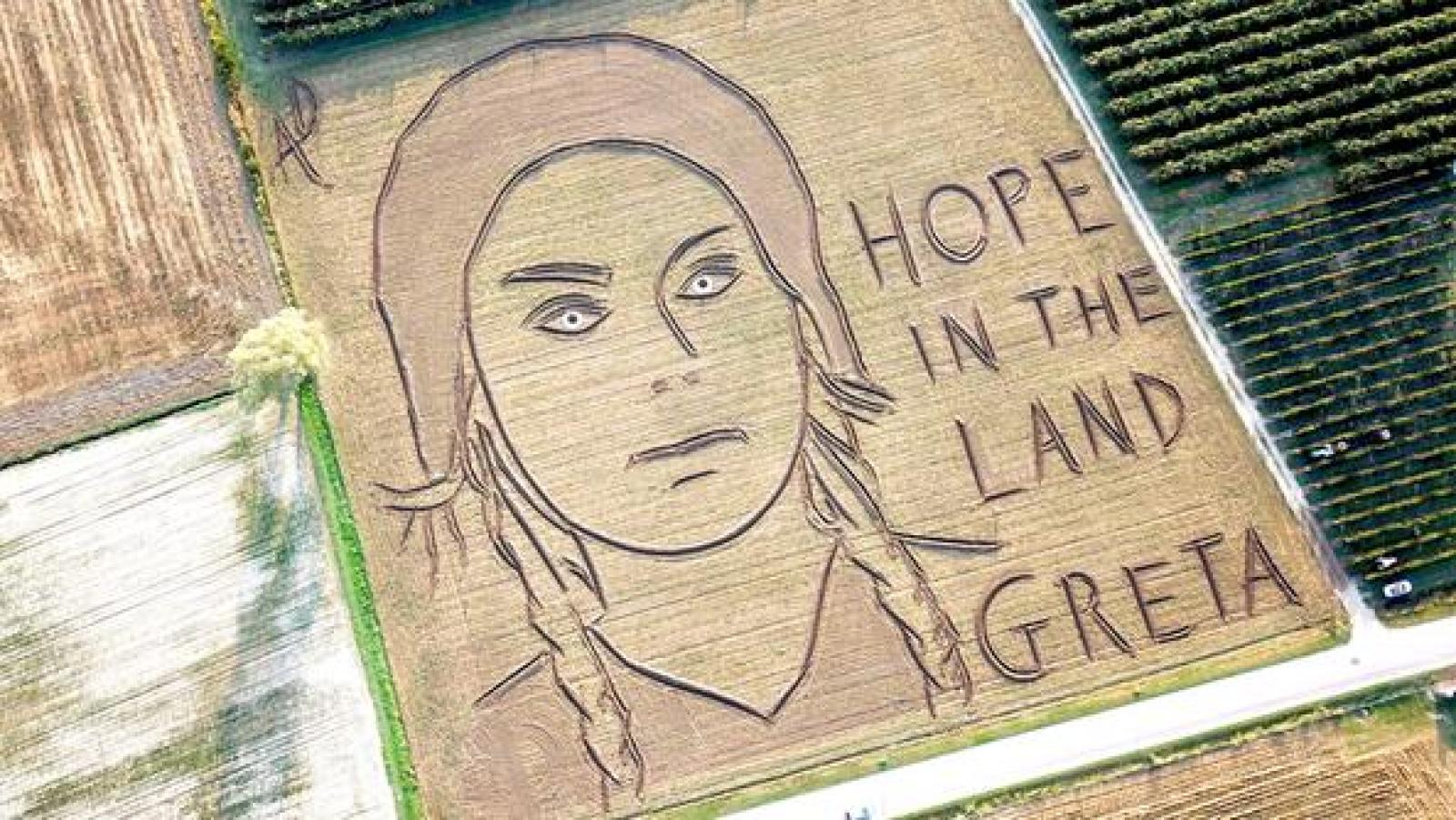 Una land art per Greta Thunberg in mezzo ai campi