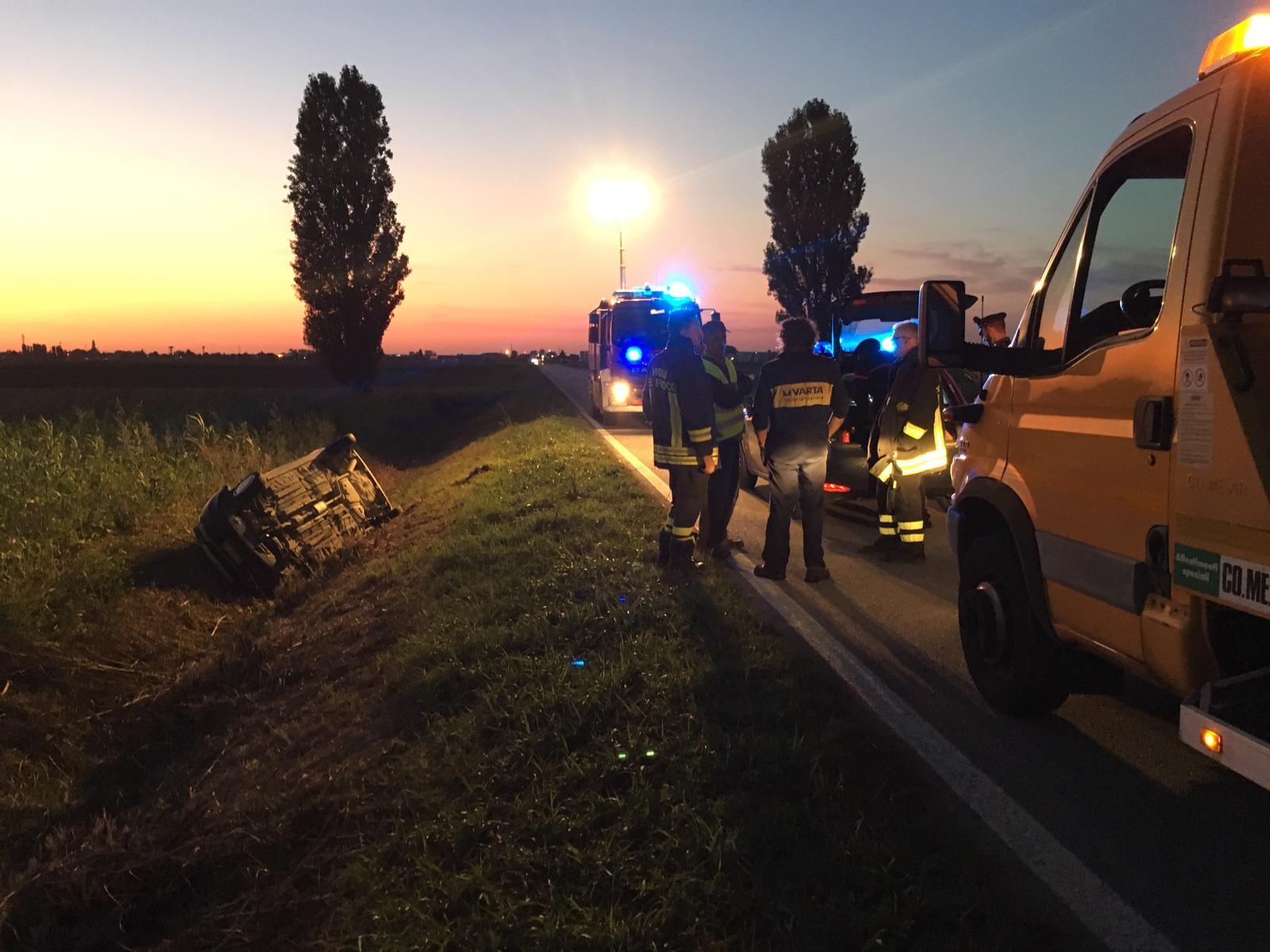 Pauroso ribaltamento, ne esce illeso