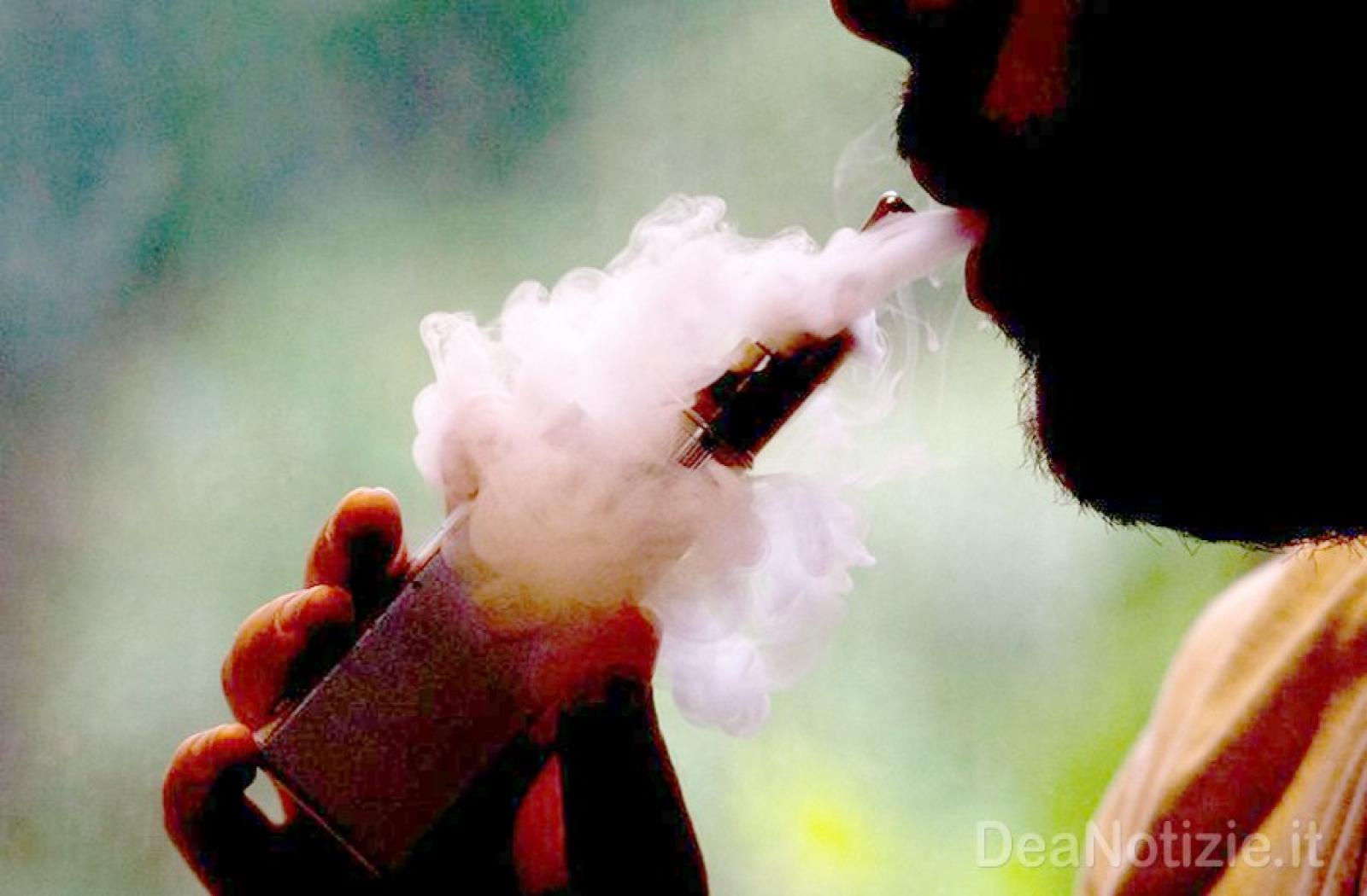 Gli esplode la sigaretta elettronica in tasca