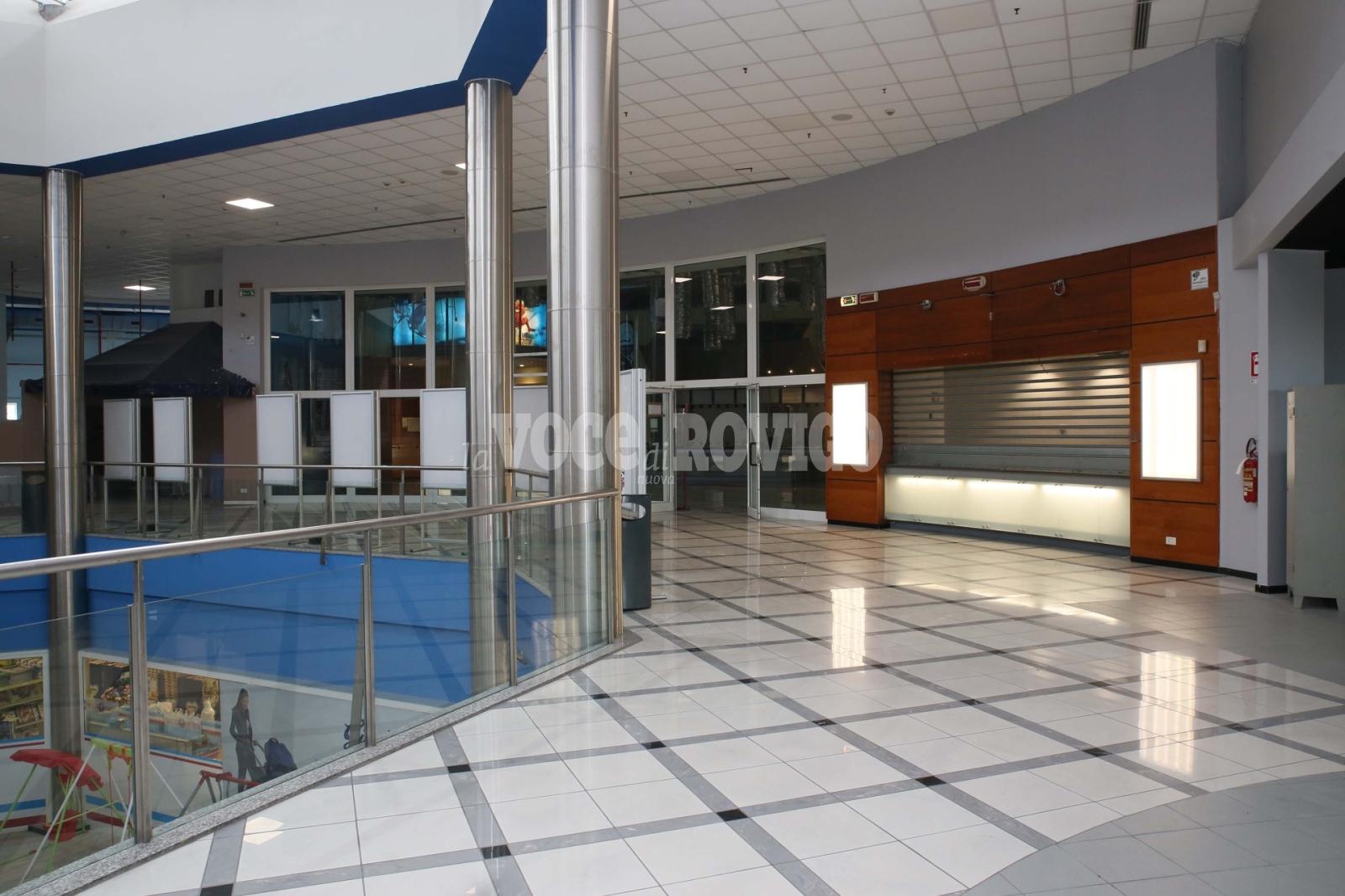 Colpo di scena: il cinema riapre subito con otto sale