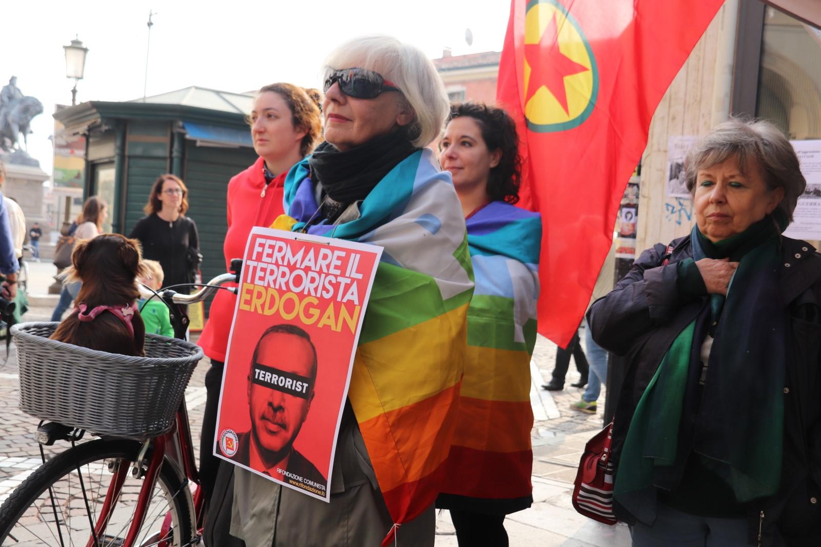 "Abbiamo un debito con i curdi, scendiamo in piazza per loro"