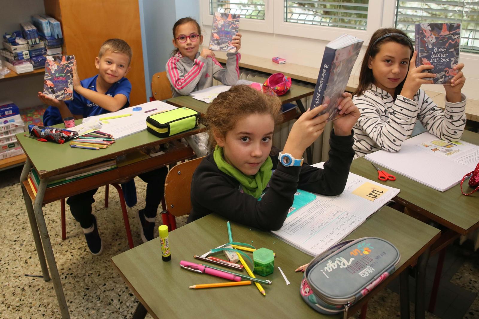 Faedesfa No Profit dona materiale didattico a 16 scuole locali