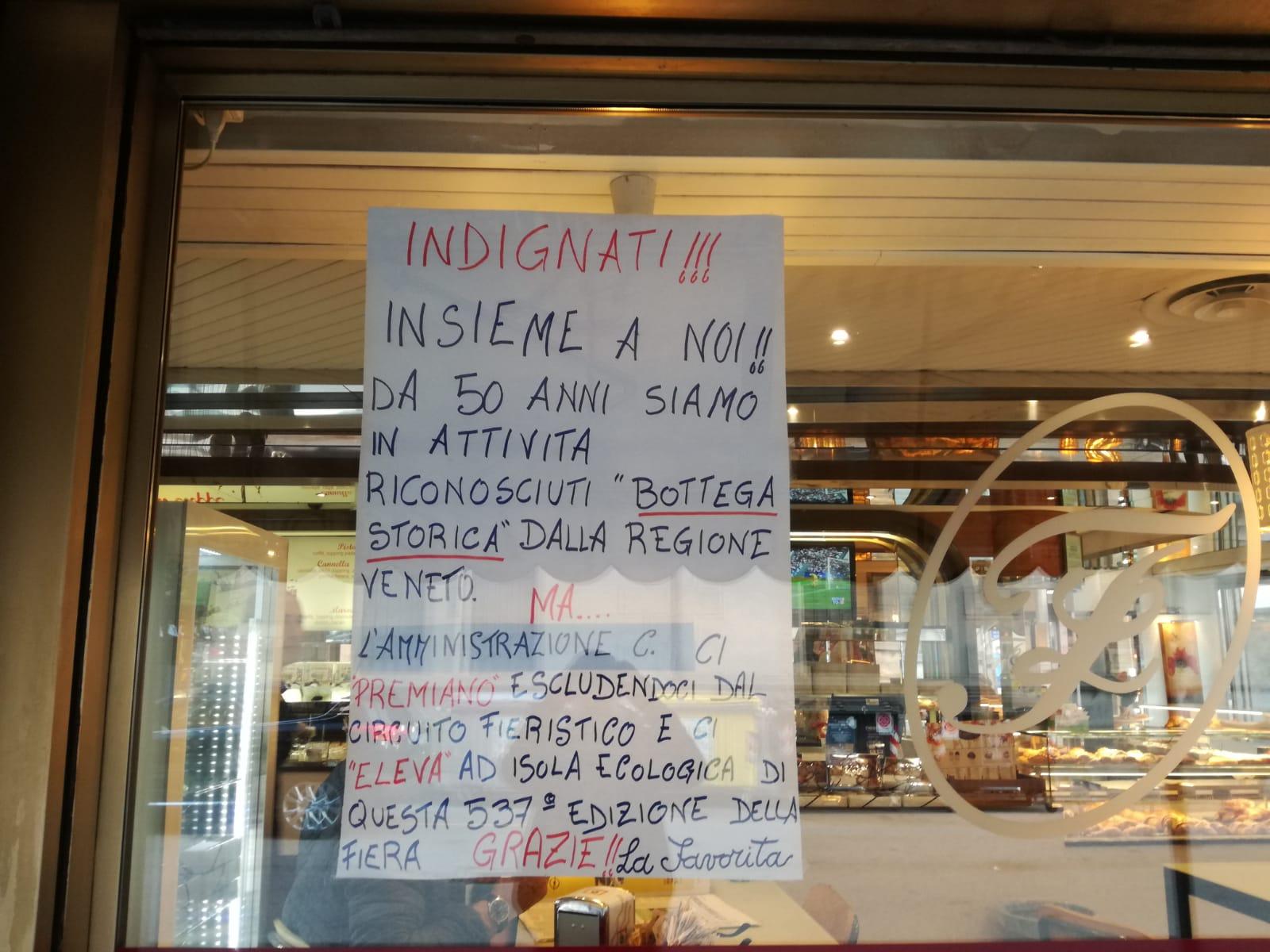 La protesta clamorosa della storia pasticceria