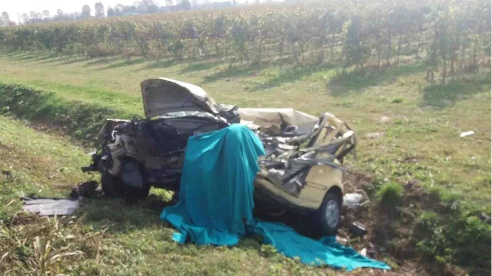 Frontale fra una Panda e un camion, muore una donna