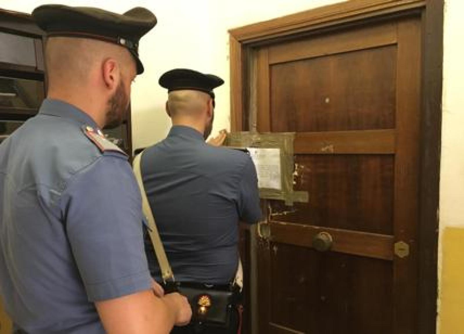 Marito e moglie con quattro figli minorenni occupano una casa dell'Ater