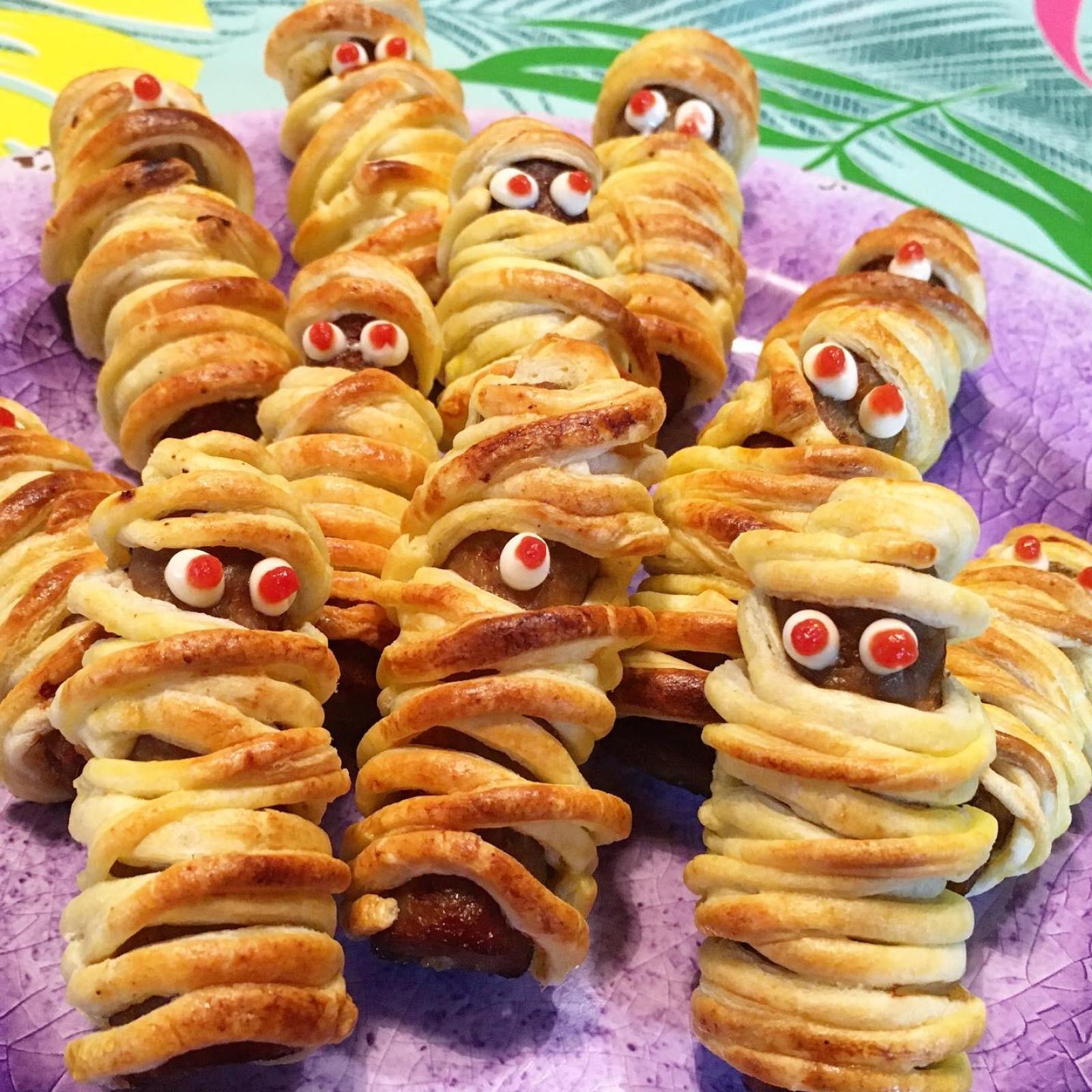 Mummie di salsiccia per Halloween