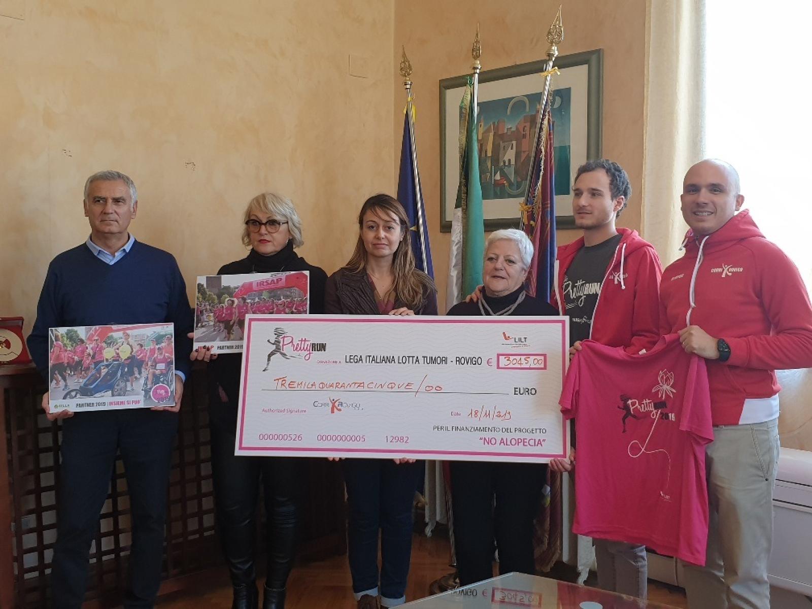 La corsa rosa fa 3mila: un maxi assegno di solidariet&agrave;