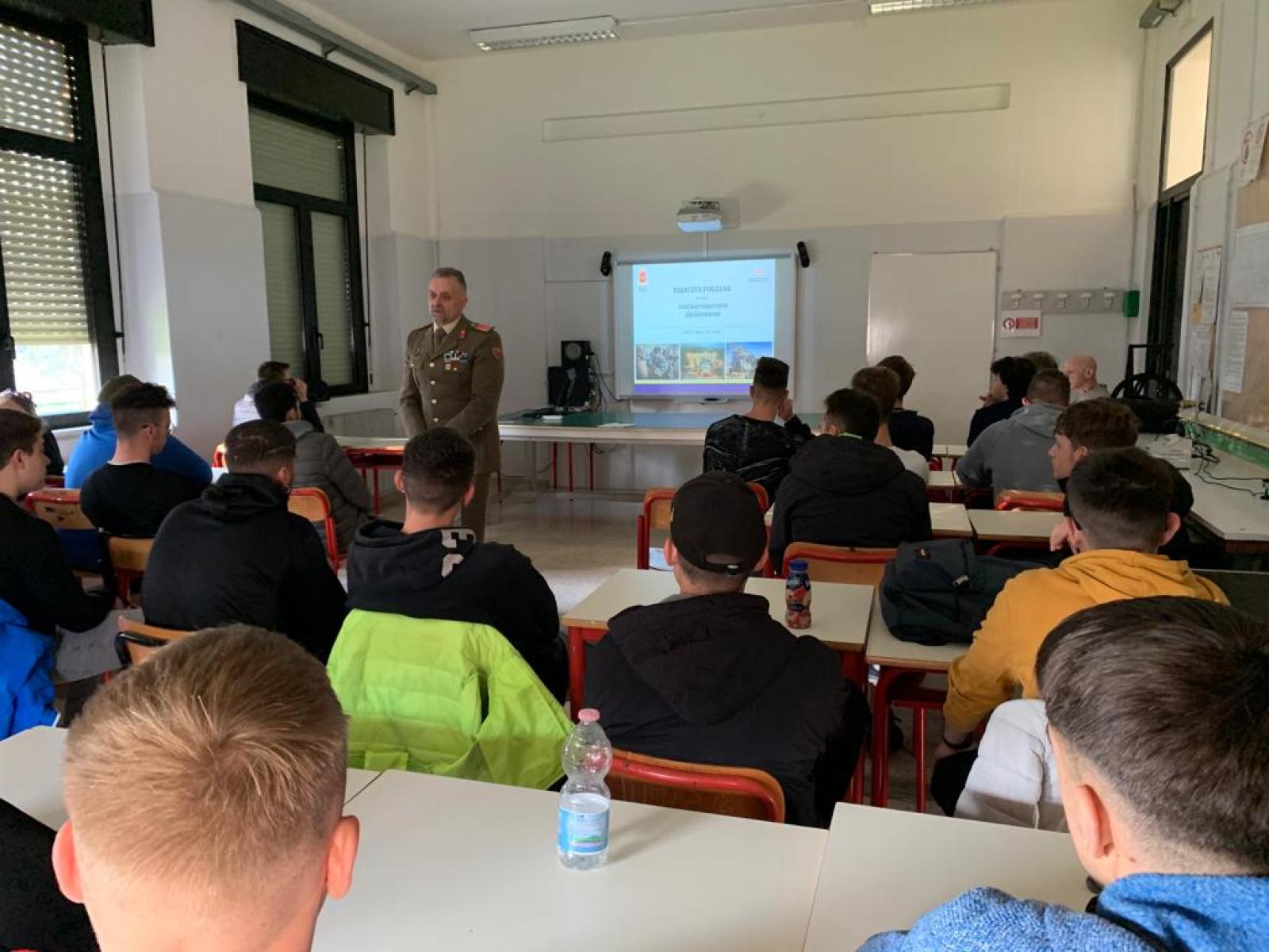 La scuola incontra l'esercito
