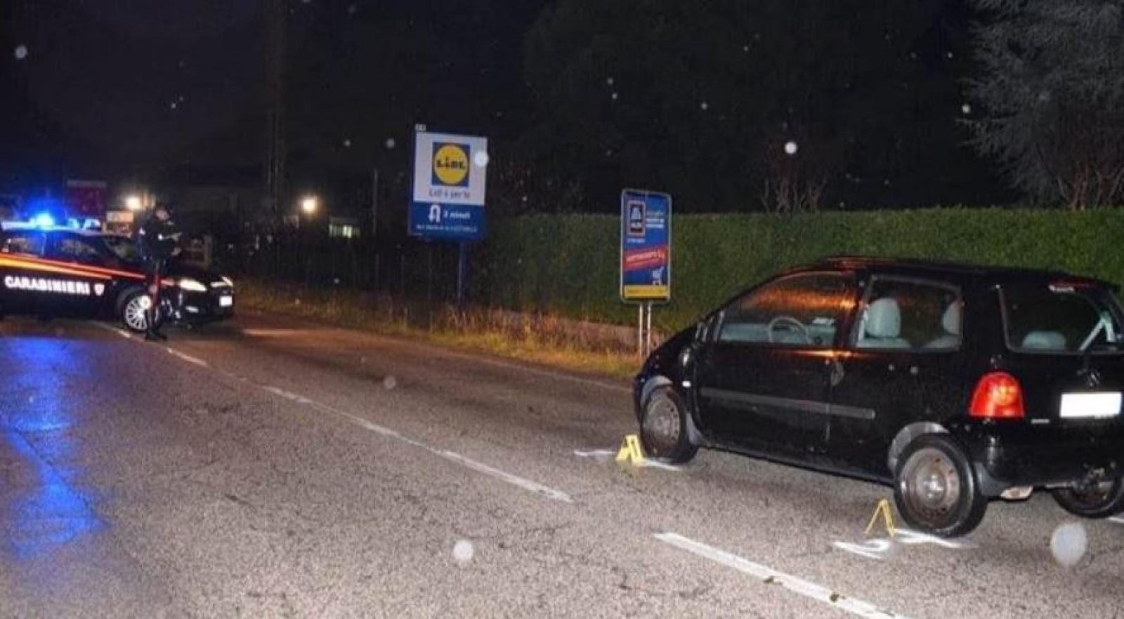 Anziana travolta davanti al supermercato