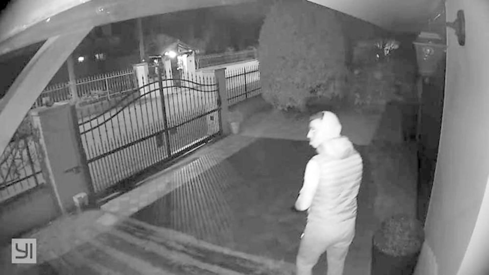 Razzie pomeridiane nelle abitazioni: le telecamere immortalano il ladro in azione