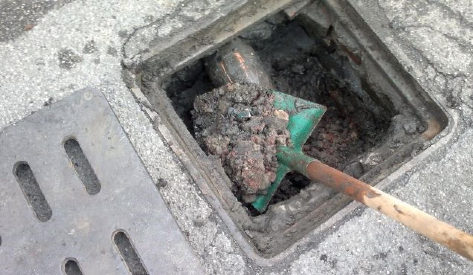 I ladri hanno rubato anche i chiusini