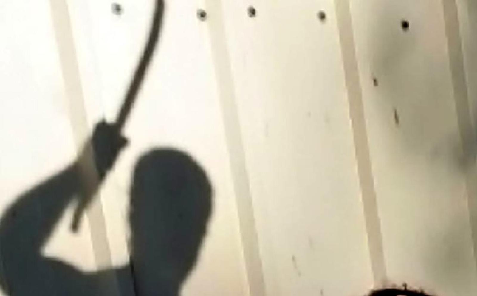 Prende a sprangate il mendicante Rom