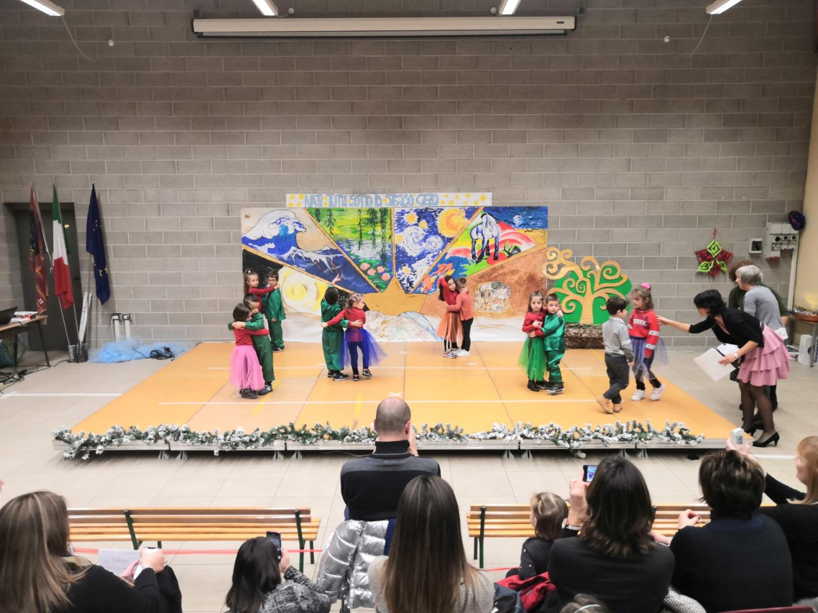 Uniti sotto lo stesso cielo, il messaggio dei bimbi per Natale