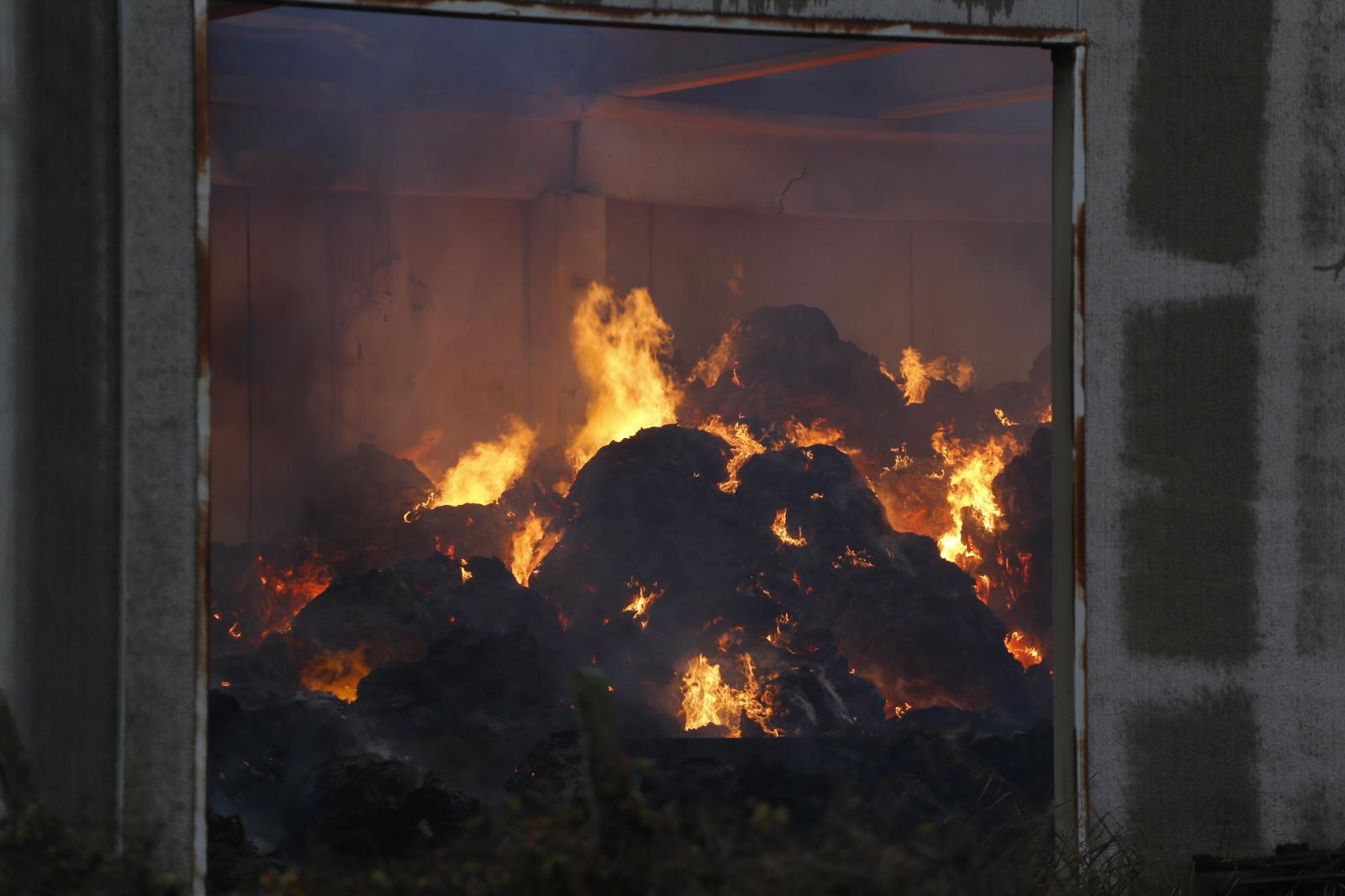 A Bagnolo il rogo alle rotoballe non &egrave; ancora completamente spento