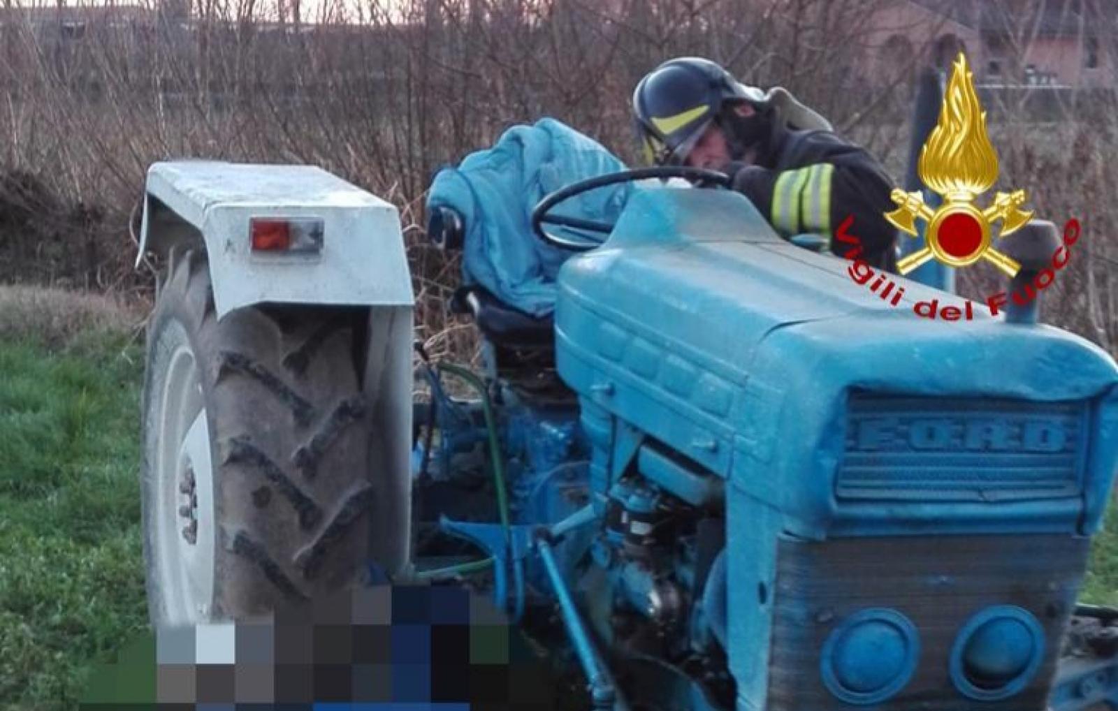 Anziano agricoltore muore schiacciato dal suo trattore