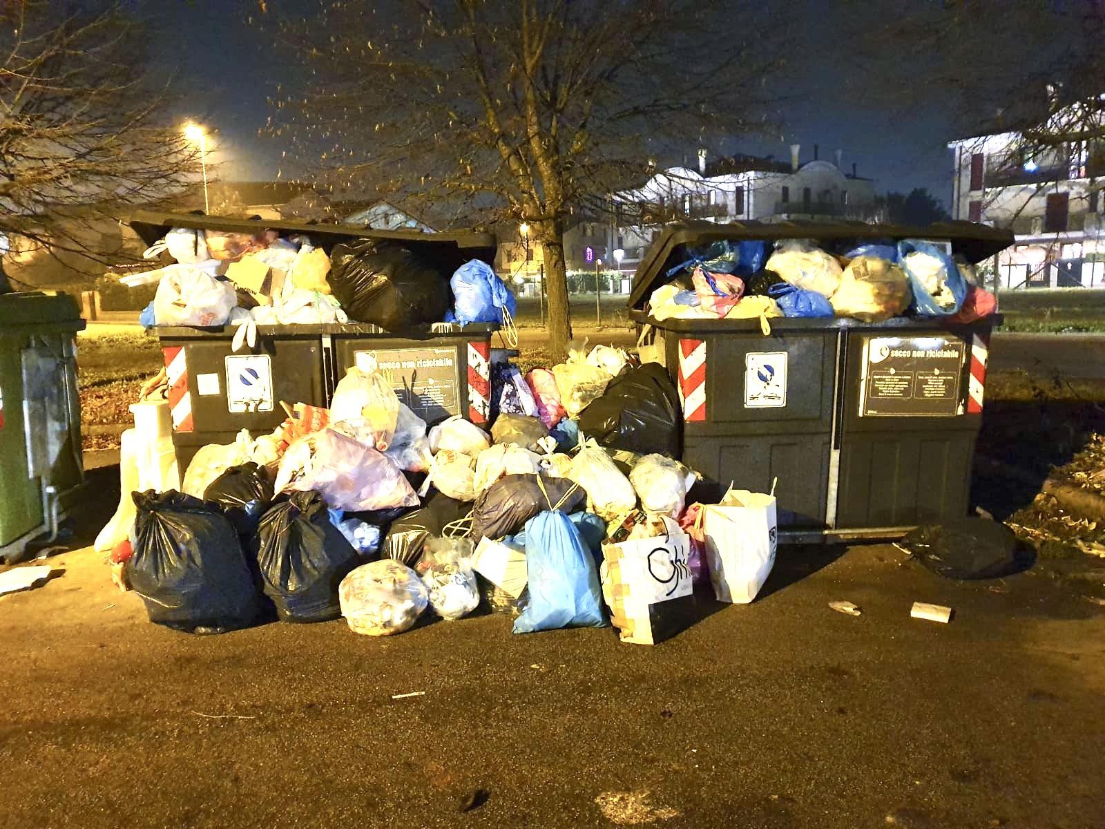 Rossini: "Basta immondizia fuori dai cassonetti"