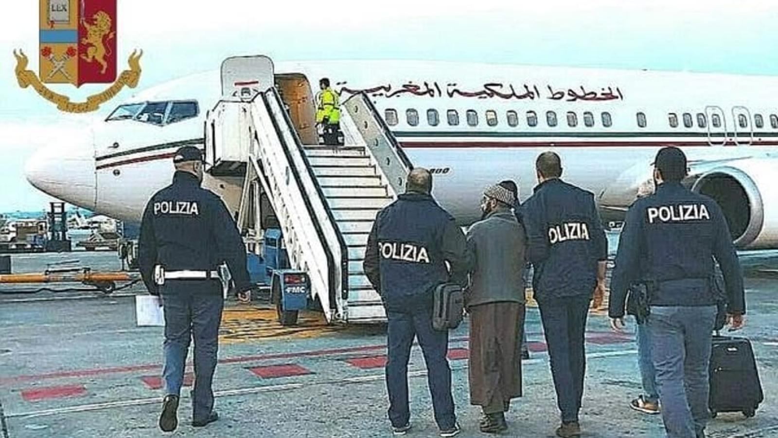 Inni all'Isis e botte alla moglie: espulso meccanico - Imam